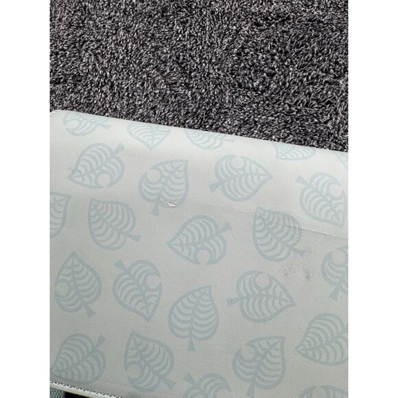 Controller Gear Animal Crossing Sling Bag (Mint Leaves) - Picture 3 of 5